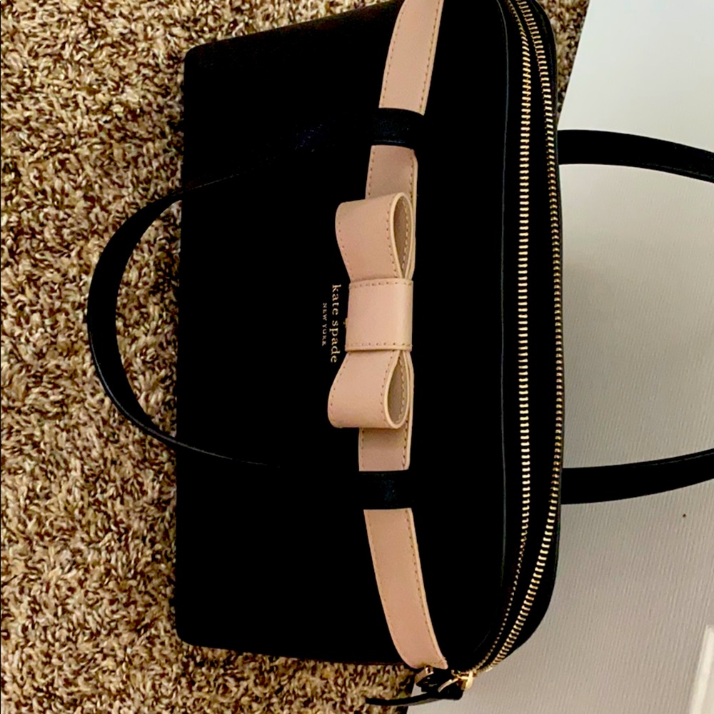 Kate spade bag. A year old. Hardly used!
